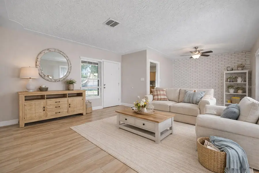 4213 Des Plaines Drive, Sarasota, FL 34233 - #2