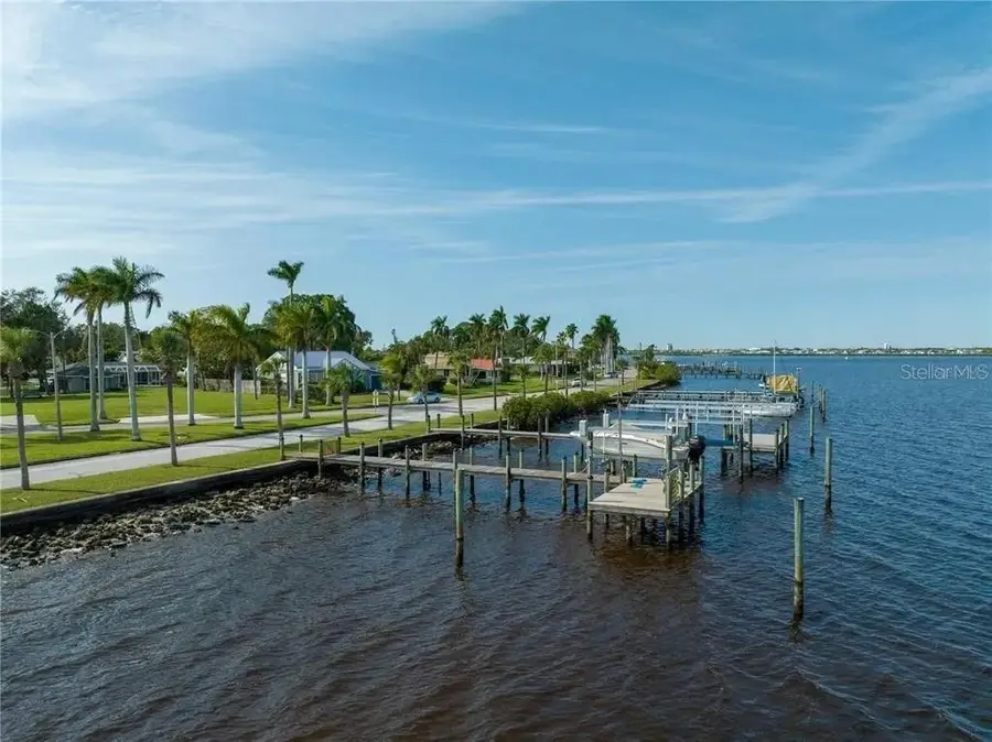 2520 Riverside Drive E, Bradenton, FL 34208 - #2