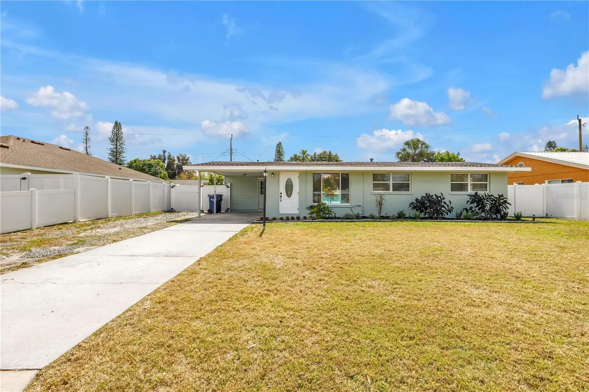 2112 Hopkins Drive W, Bradenton, FL 34207 - #1
