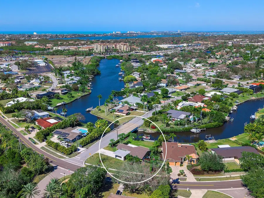 5669 America Drive, Sarasota, FL 34231 - #2