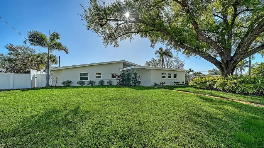 3451 Fair Oaks Place, Sarasota, FL 34239 - #2