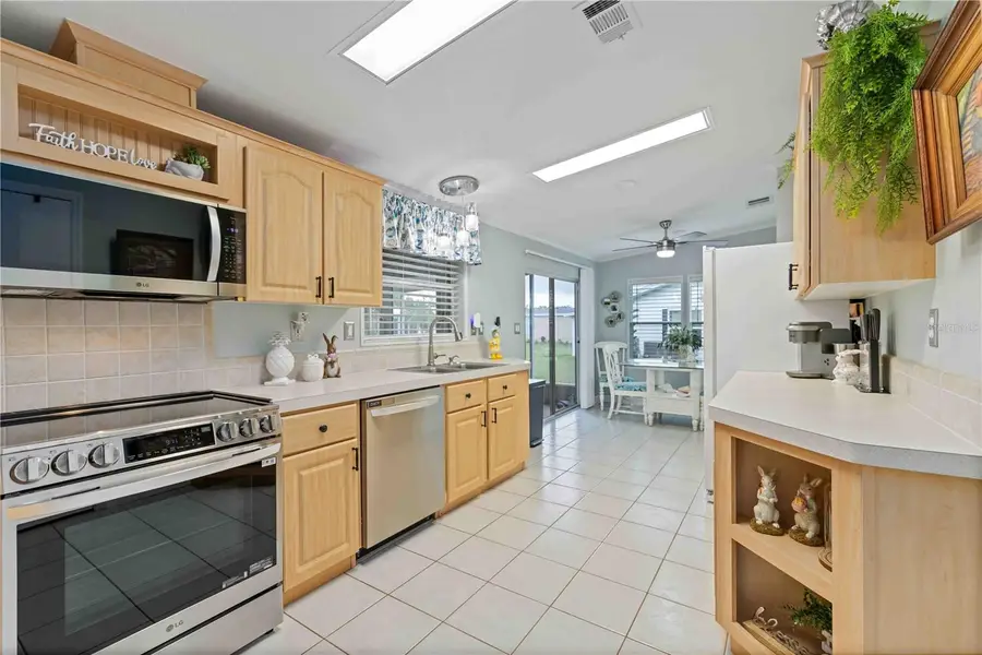 8521 Countess Avenue Circle, Palmetto, FL 34221 - #3