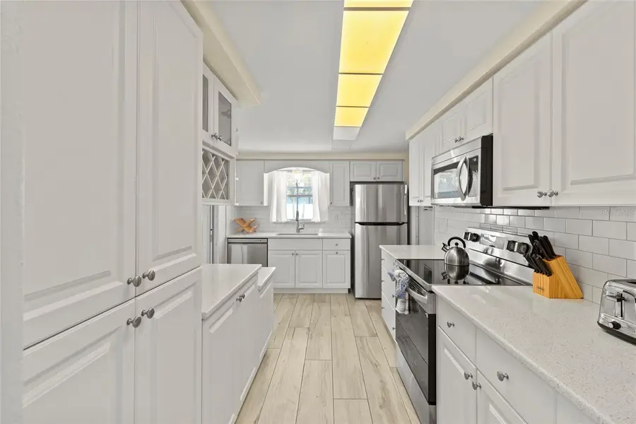 6836 Roxbury Drive, Sarasota, FL 34231 - #2