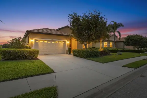 8205 Stirling Falls Circle, SARASOTA, FL 34243