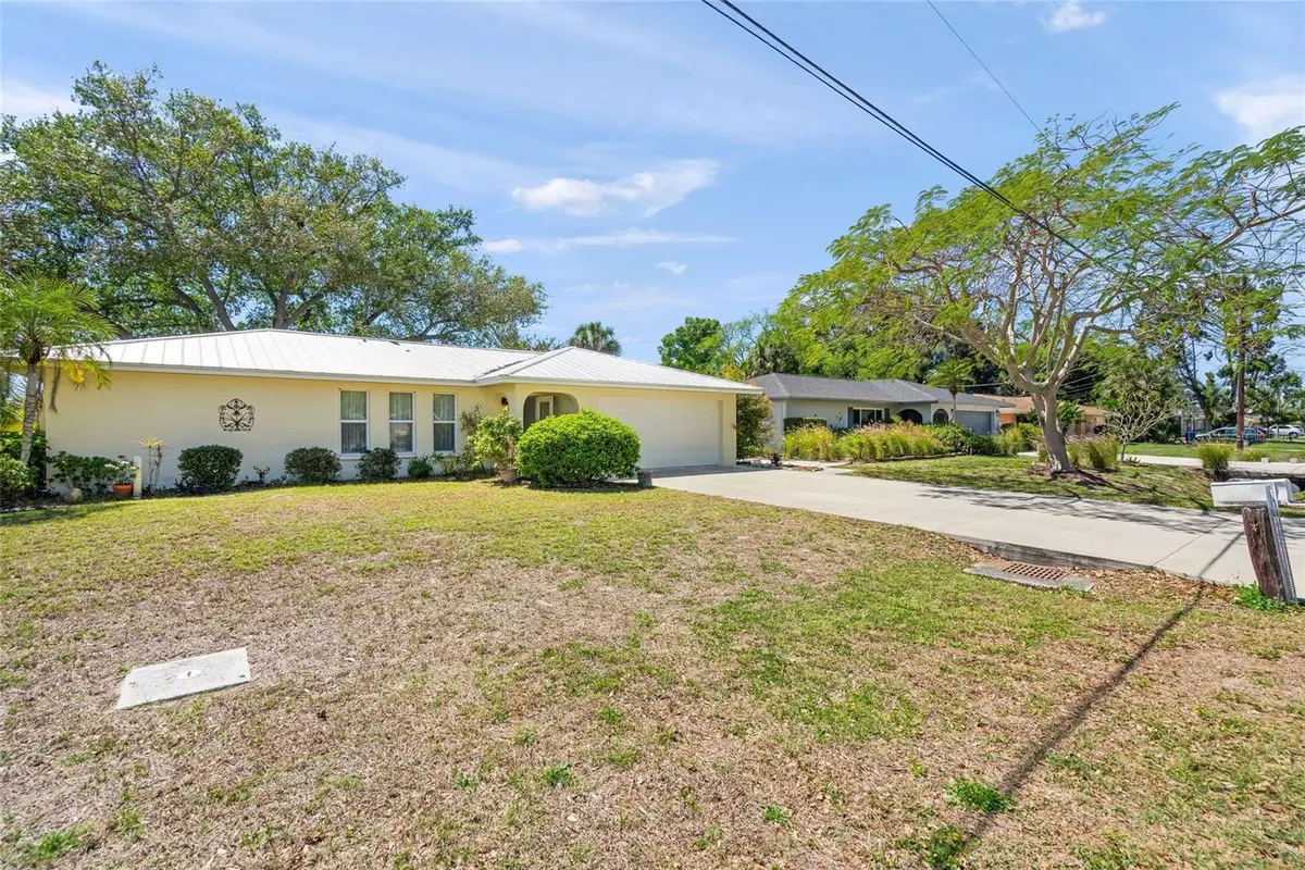 4662 Beacon Drive, Sarasota, FL 34232 - #1
