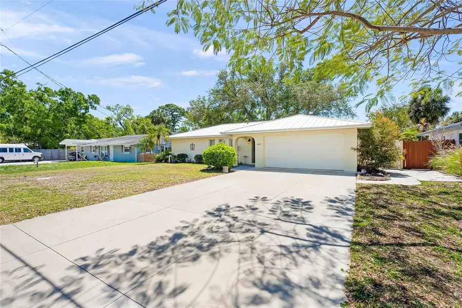 4662 Beacon Drive, Sarasota, FL 34232 - #2