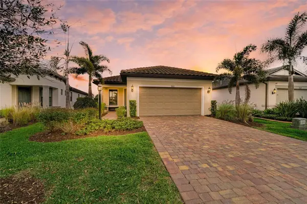 7013 Hanover Court, LAKEWOOD RANCH, FL 34202