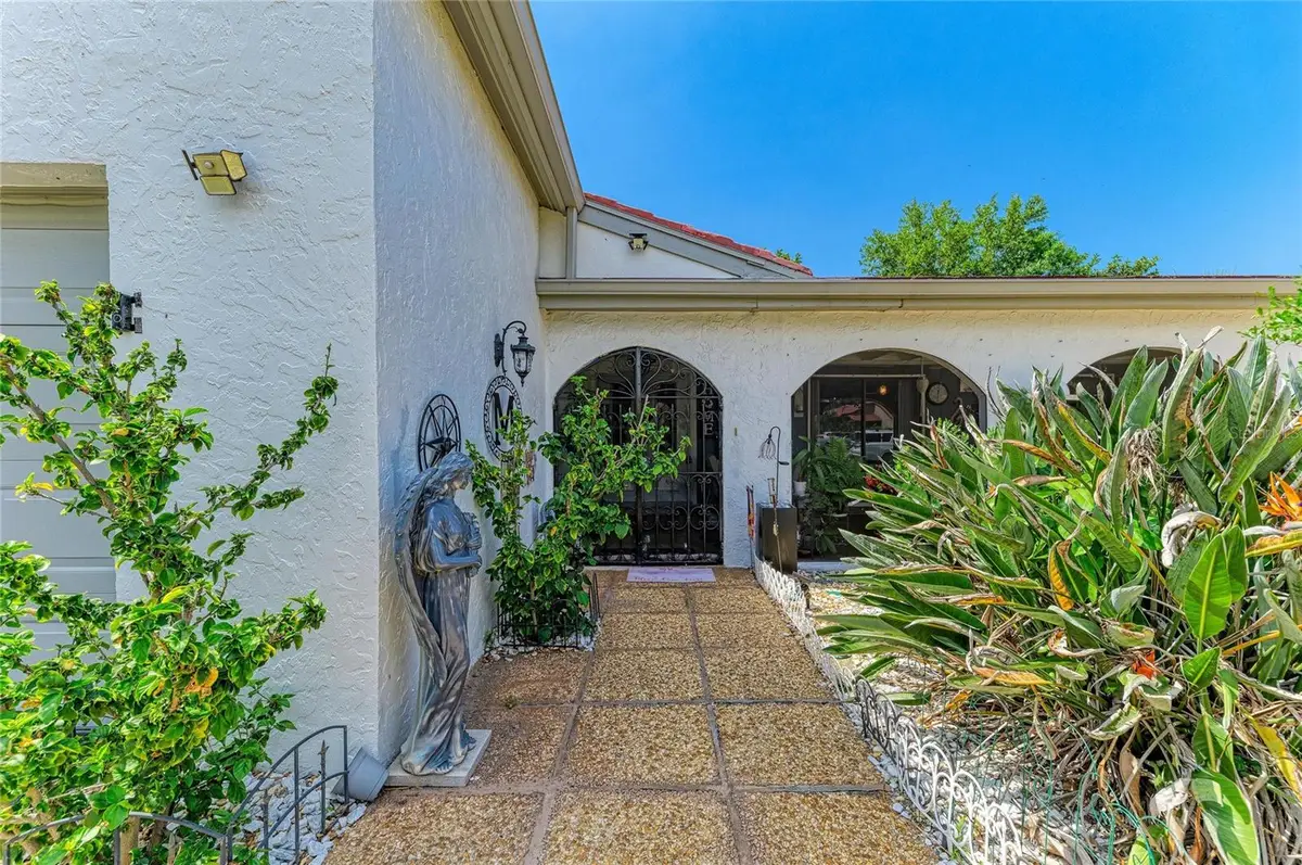 7236 Las Casas Dr, Sarasota, FL 34243 - #1