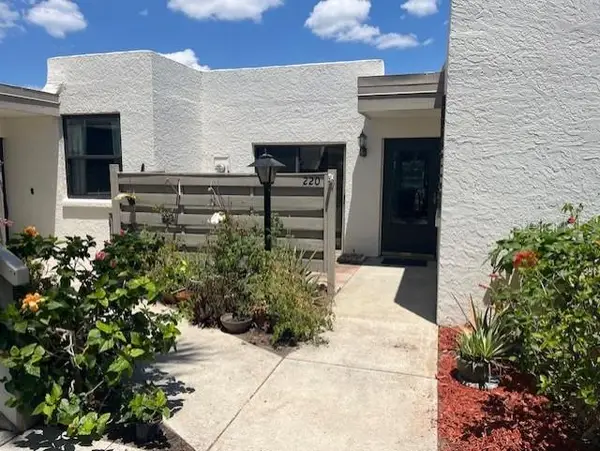 220 Lakewood Drive, BRADENTON, FL 34210