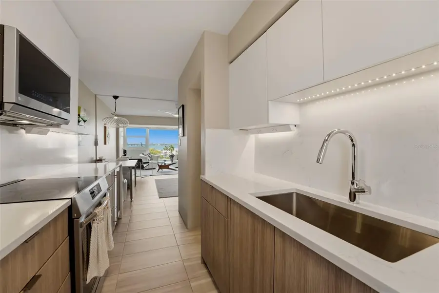 33 S Gulfstream Avenue #704, Sarasota, FL 34236 - #3