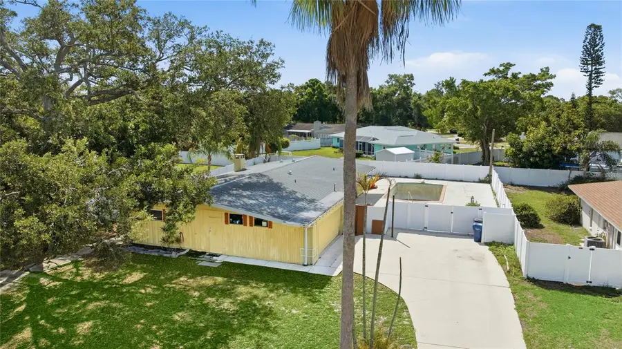 616 Saint Andrews Drive, Sarasota, FL 34243 - #2