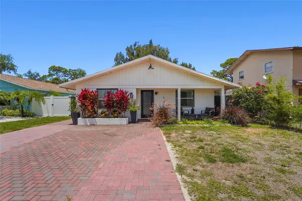 831 Winter Garden Drive, SARASOTA, FL 34243