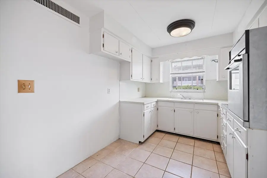 450 32nd Avenue N #106W, Saint Petersburg, FL 33704 - #3