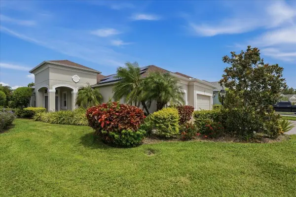 3613 Woodcliff Lake Terrace, SARASOTA, FL 34243