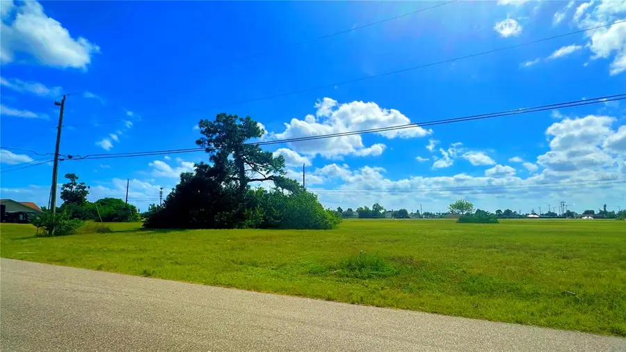 566 NE 4th Terrace, Cape Coral, FL 33909 - #2