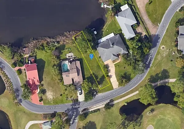 1990 Country Club Drive, LYNN HAVEN, FL 32444