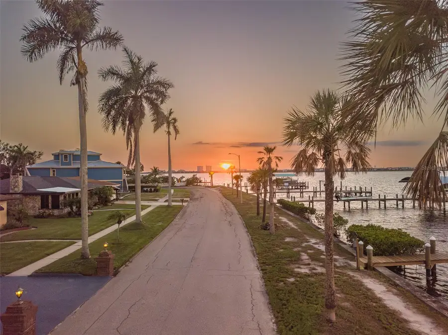 2410 Riverside Drive E, Bradenton, FL 34208 - #3