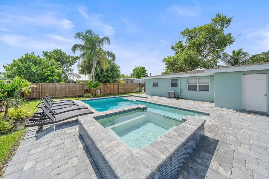2135 Lee Lane, Sarasota, FL 34231 - #2