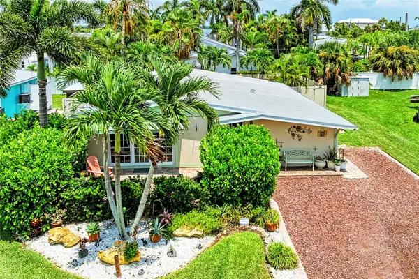 2711 Avenue C, HOLMES BEACH, FL 34217