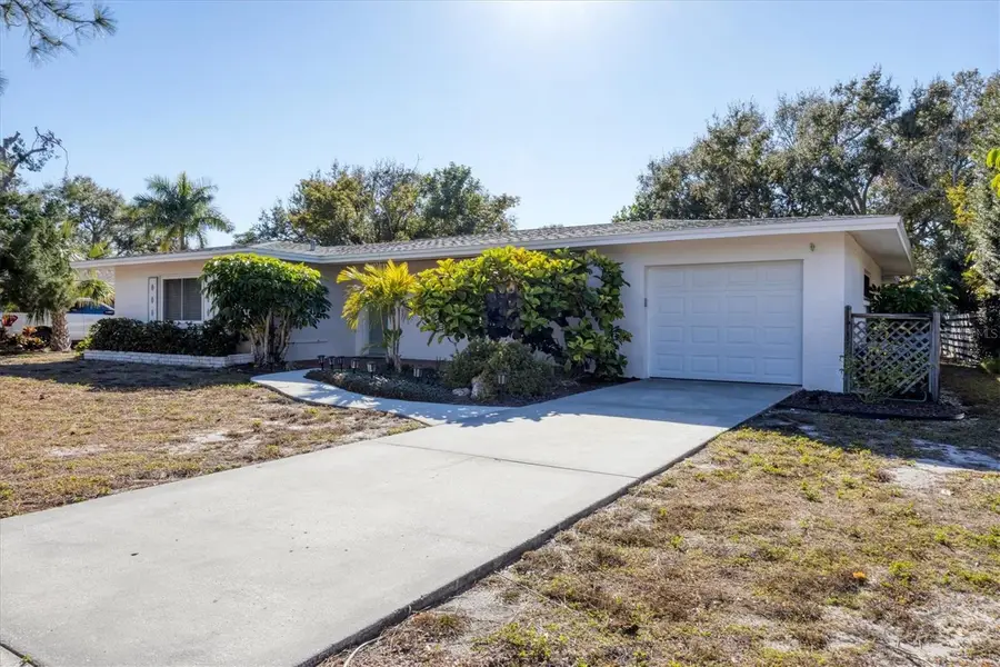 5201 Stevens Drive, Sarasota, FL 34234 - #3