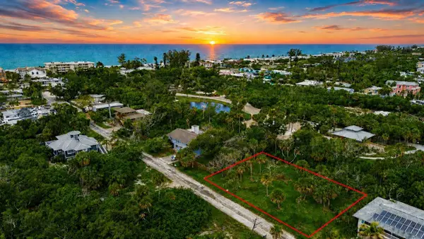 561 Gulf Bay Road, LONGBOAT KEY, FL 34228
