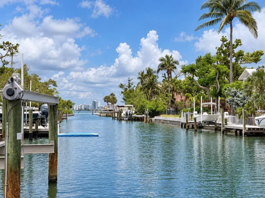 3441 Gulfmead Drive, Sarasota, FL 34242 - #3