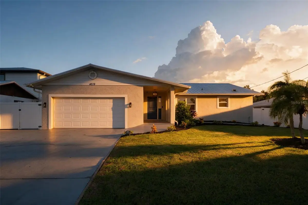 4219 2nd Avenue Ne, Bradenton, FL 34208 - #1