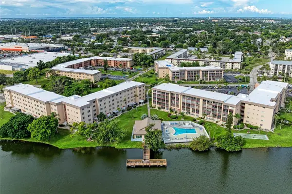 3893 Lake Bayshore Drive #F211, BRADENTON, FL 34205