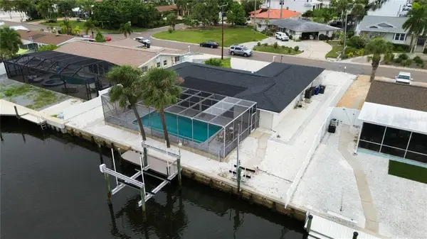 9911 Royal Palm Drive, BRADENTON, FL 34210