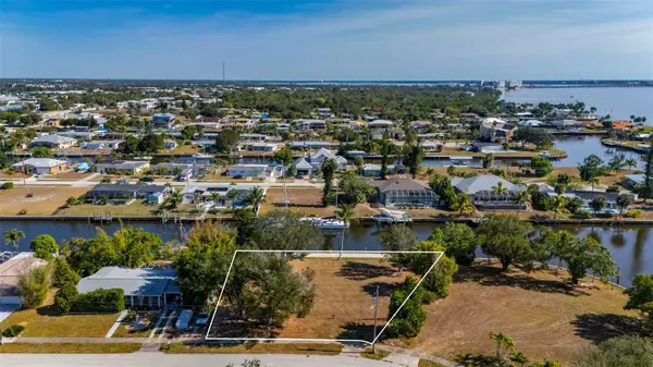 165 Small Street Se, PORT CHARLOTTE, FL 33952