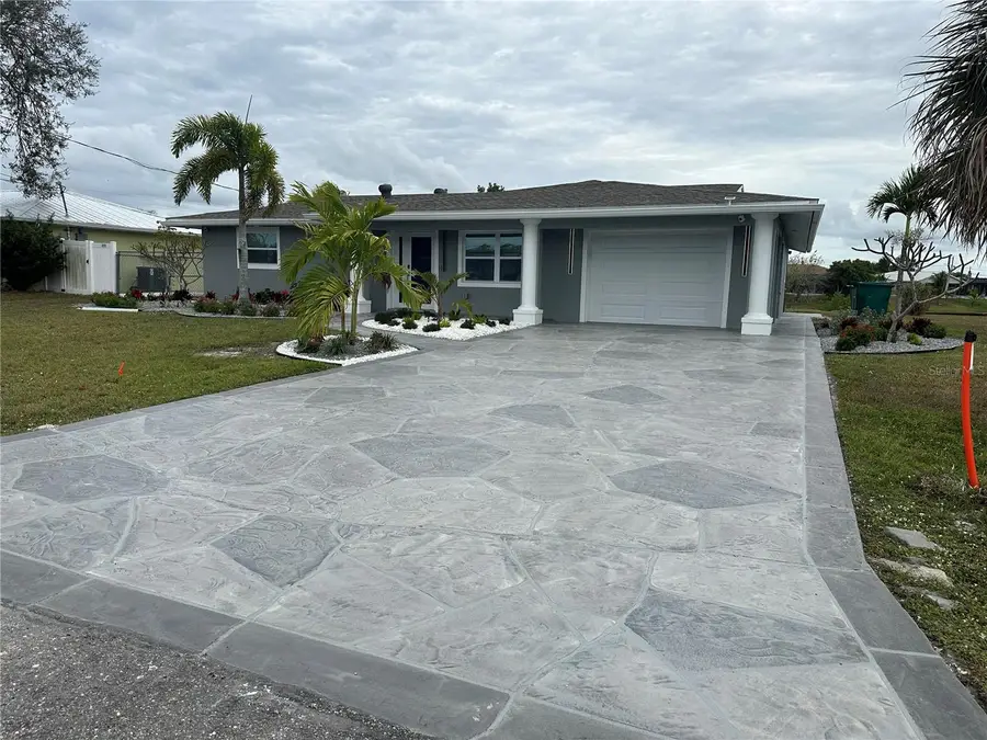 717 Crestview Circle Nw, Port Charlotte, FL 33948 - Image #2