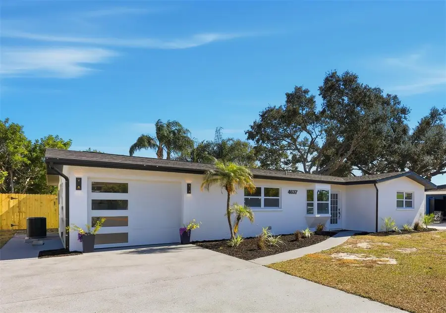 4637 Maceachen Boulevard, Sarasota, FL 34233 - Image #2