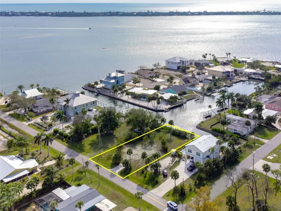 46 Harbor Lane, Englewood, FL 34223 - #3