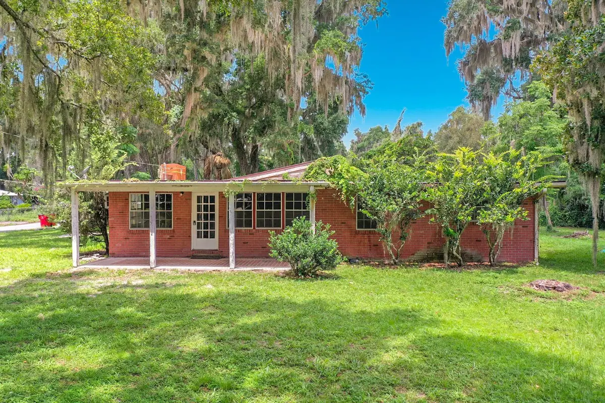 1880 Cr 422, Lake Panasoffkee, FL 33538 - #1
