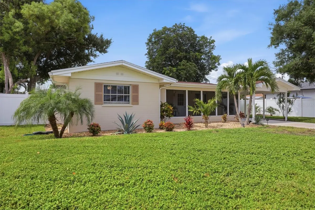 630 E Seminole Drive, Venice, FL 34293 - #1
