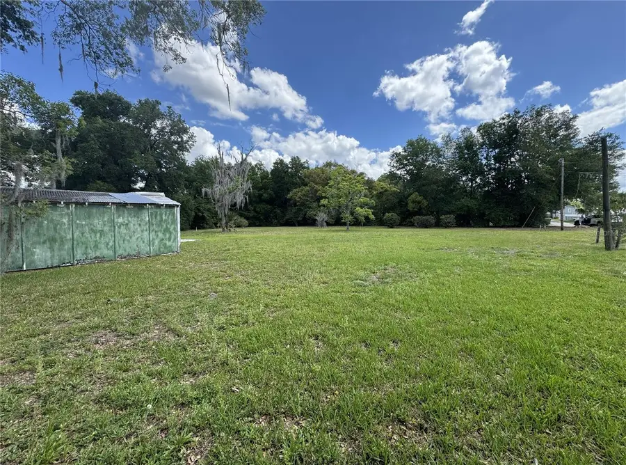 65 Howard Street, Umatilla, FL 32784 - #2