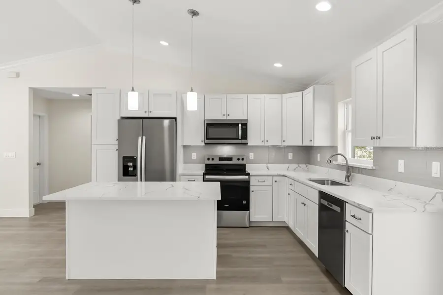 32 Fisher Lane Way, Ocklawaha, FL 32179 - Image #2