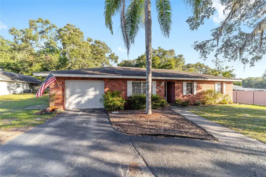 206 E Fountain Street, Fruitland Park, FL 34731 - Image #2