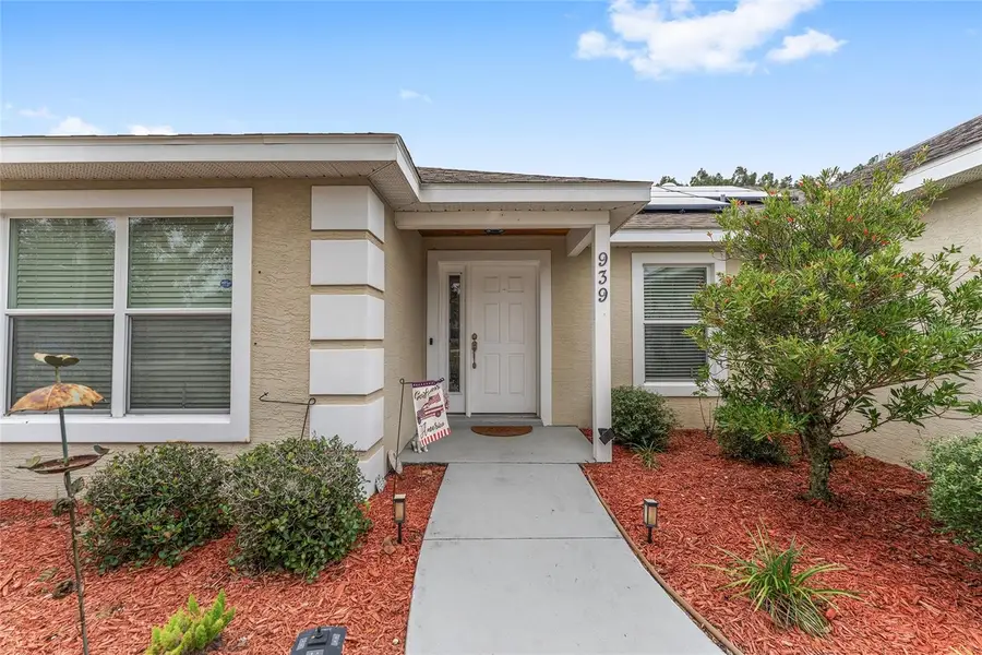 939 Dora Avenue, Tavares, FL 32778 - Image #2