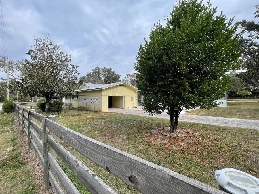 202 S Warfield Avenue, Wildwood, FL 34785 - Image #2