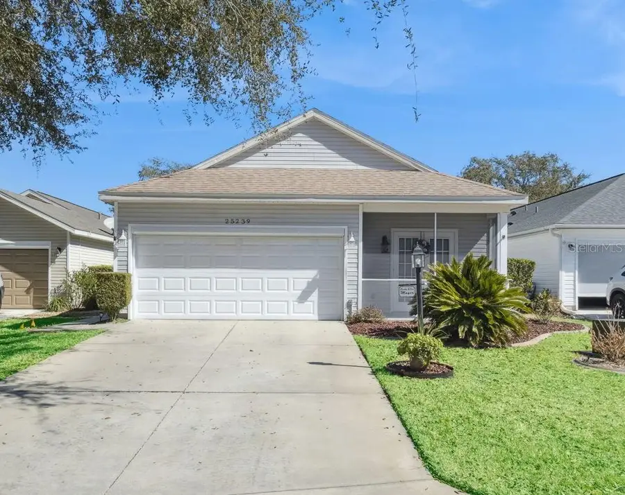 25239 Cranes Roost Circle, Leesburg, FL 34748 - Image #2