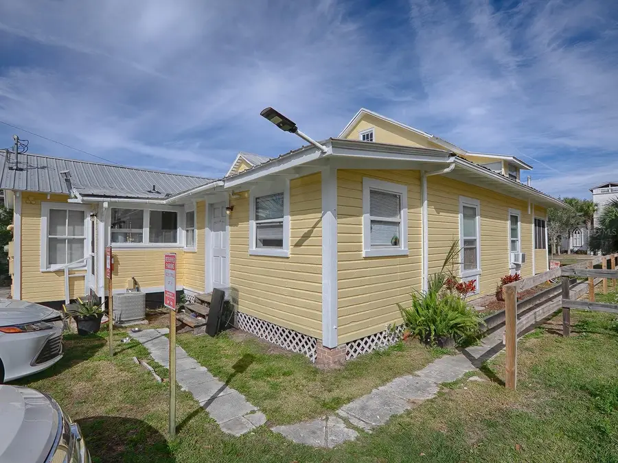 422 E Citrus Avenue, Eustis, FL 32726 - #3