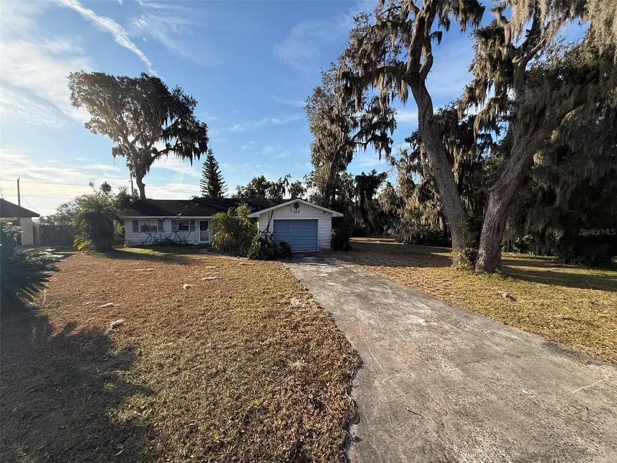 109 E Cedar Street, Howey In The Hills, FL 34737 - #1
