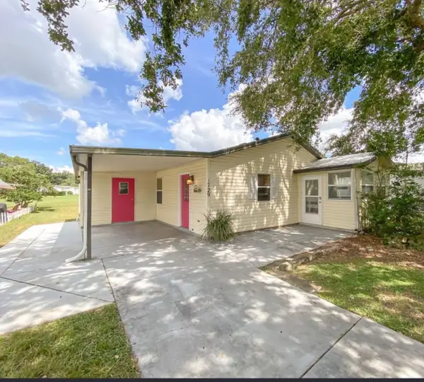 1729 Lauren Lane, LADY LAKE, FL 32159