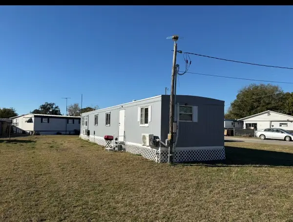 34944 3rd Avenue, LEESBURG, FL 34788