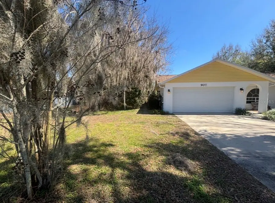 907 N West Street, Bushnell, FL 33513 - #3