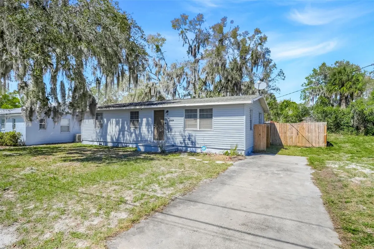 1009 E Hazzard Avenue, Eustis, FL 32726 - #1