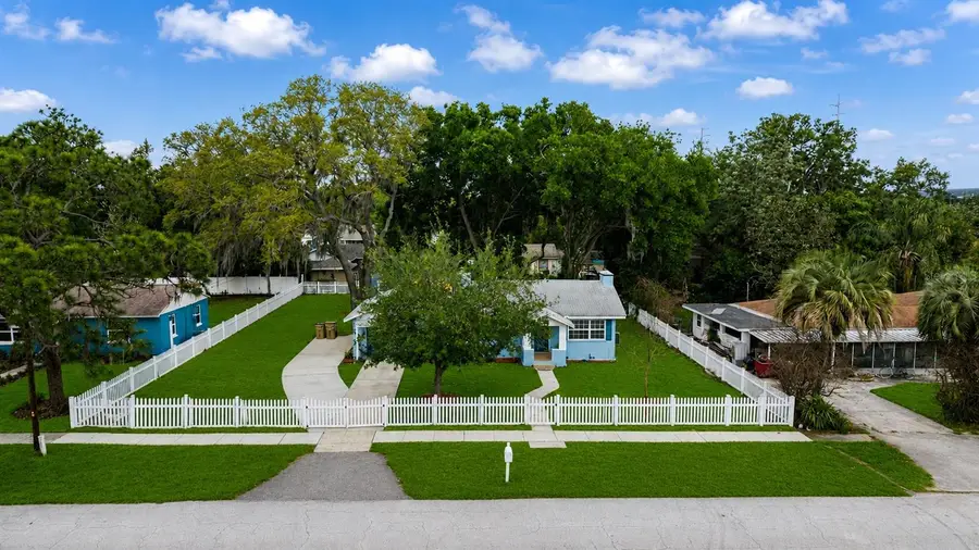 111 E Charlotte Avenue, Eustis, FL 32726 - #2