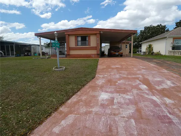 913 Beechwood Avenue, LADY LAKE, FL 32159