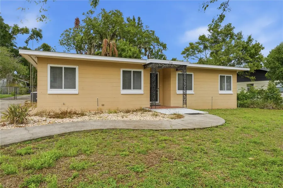 126 E Magnolia Avenue, Howey In The Hills, FL 34737 - #2